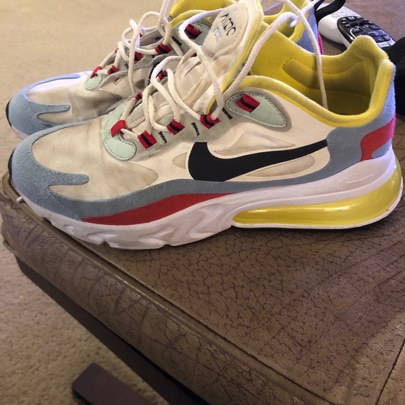 Nike Shoes - Nike air 270 react